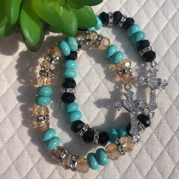 Beautiful stretchy beaded bracelets with cross that sparkles✨ - Picture 4 of 5